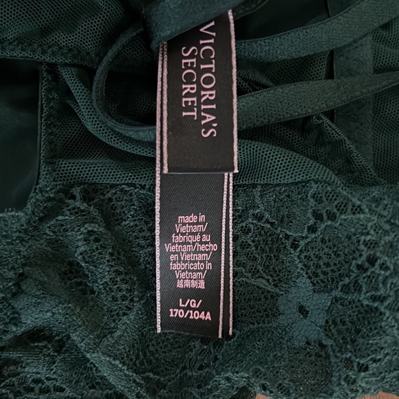 - Victoria’s Secret Plunge Strappy Lace Teddy One Piece Bodysuit- size lar… - Picture 16 of 16